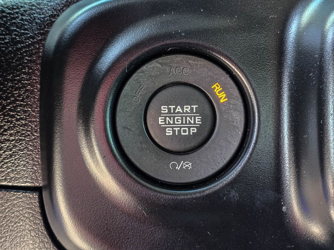 Used 2020 Jeep Wrangler Unlimited Sahara w/ Cold Weather Group AWD/4WD image 22