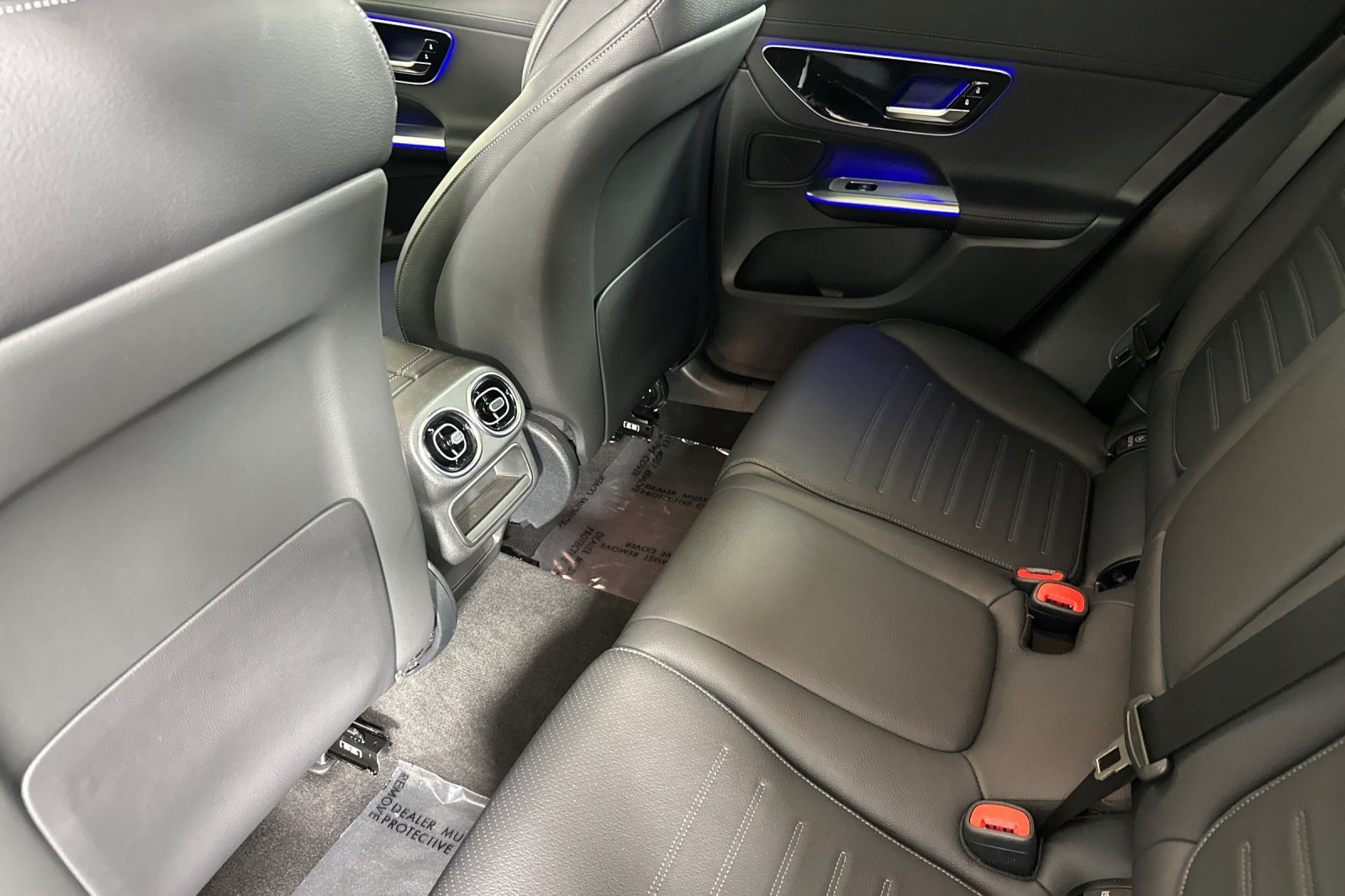 Used 2025 Mercedes-Benz GLC 300 4MATIC image 11