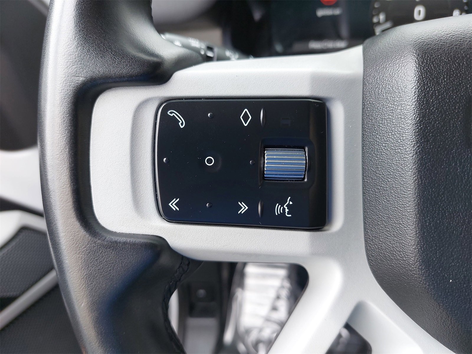 Used 2023 Land Rover Defender 110 X-Dynamic SE image 19