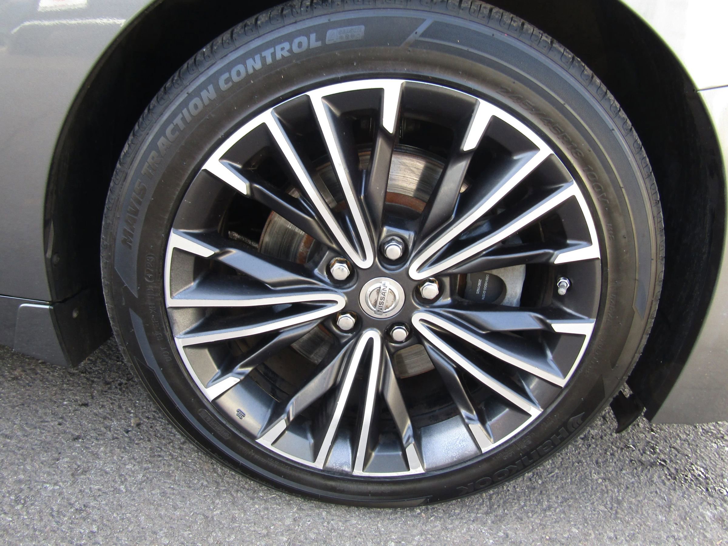 Used 2017 Nissan Maxima Platinum image 9