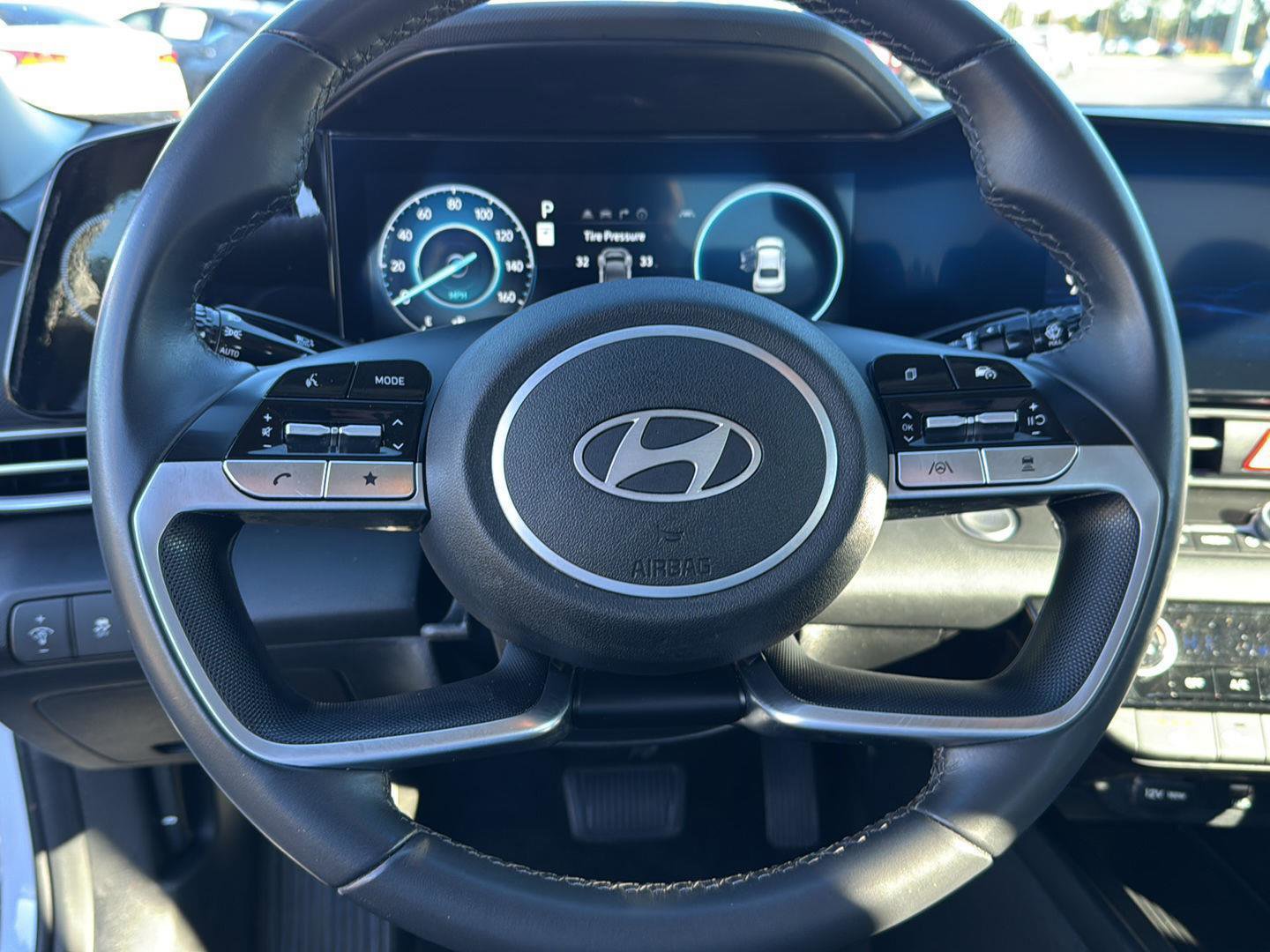 Used 2024 Hyundai Elantra Limited image 17