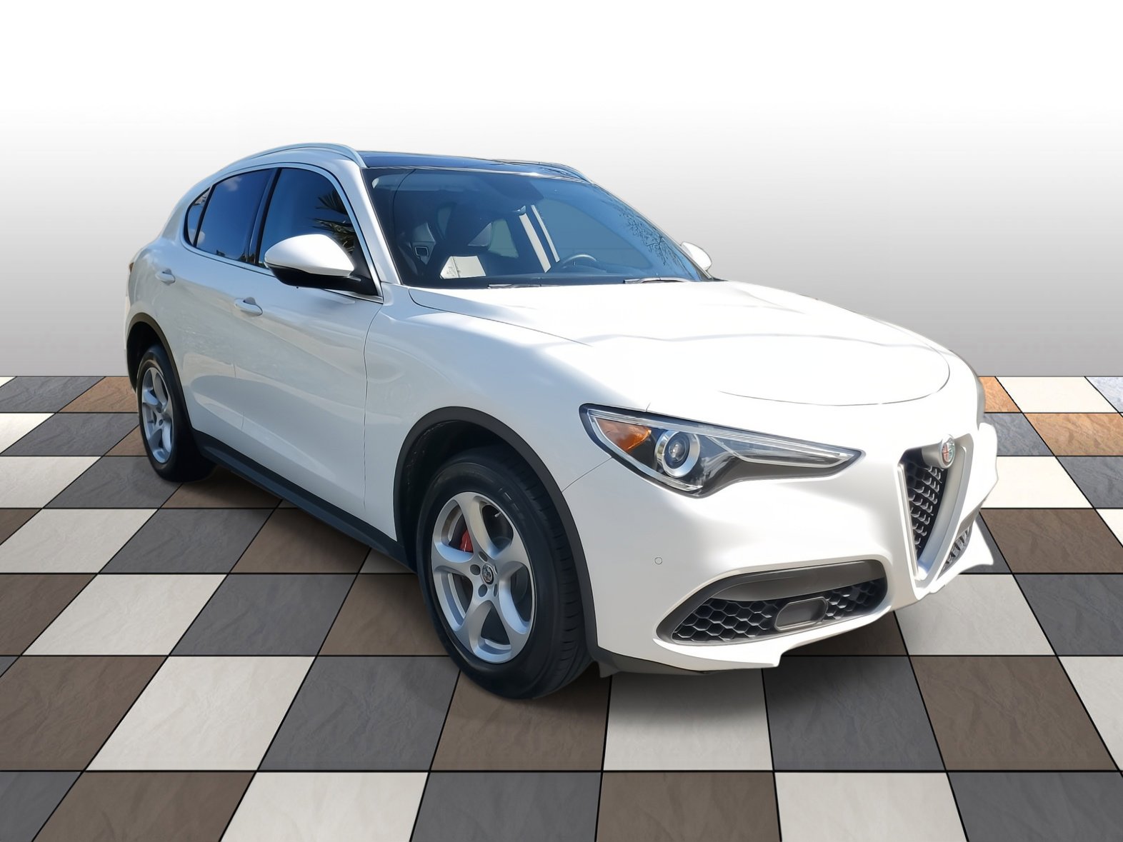 Used 2019 Alfa Romeo Stelvio AWD image 3