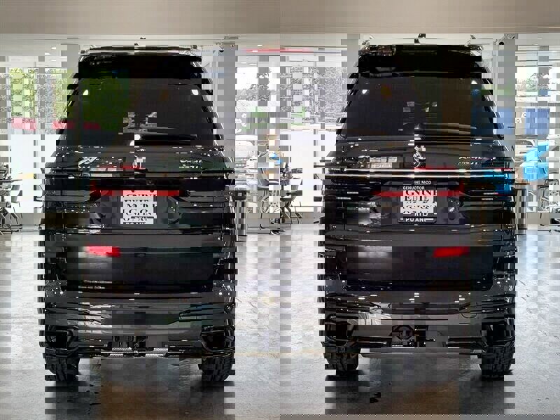 Used 2023 BMW X7 xDrive40i w/ M Sport Package image 5