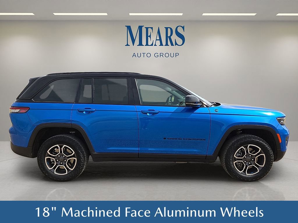 Used 2023 Jeep Grand Cherokee Trailhawk w/ Advanced Protech Group II AWD/4WD image 7