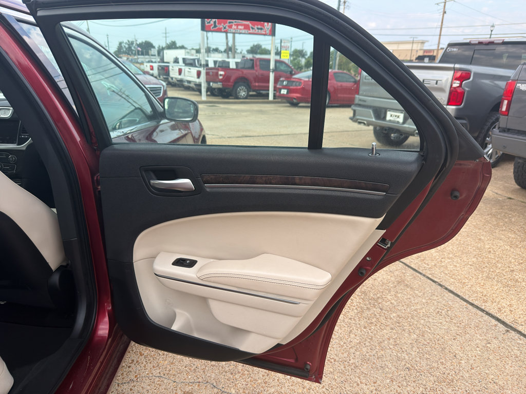 Used 2018 Chrysler 300 Limited RWD image 20