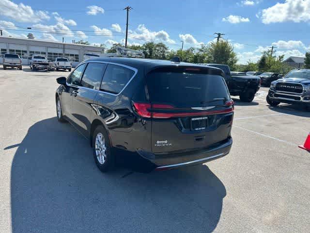 Certified 2024 Chrysler Pacifica Touring-L FWD image 16