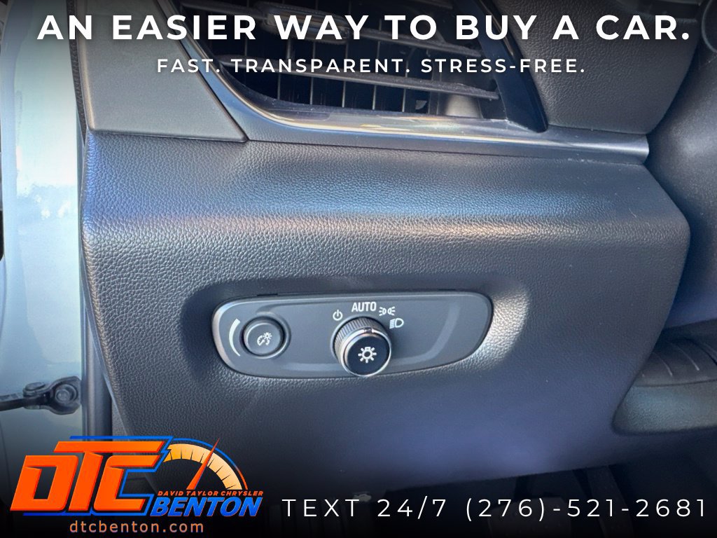 Used 2023 Chevrolet Traverse LT FWD image 14