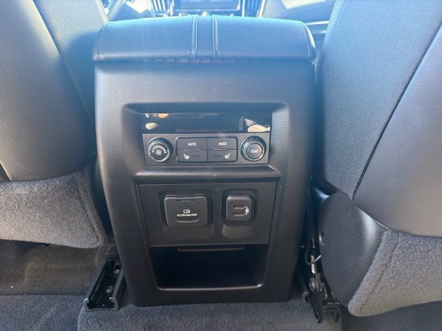 Used 2023 Chevrolet Traverse High Country AWD/4WD image 16
