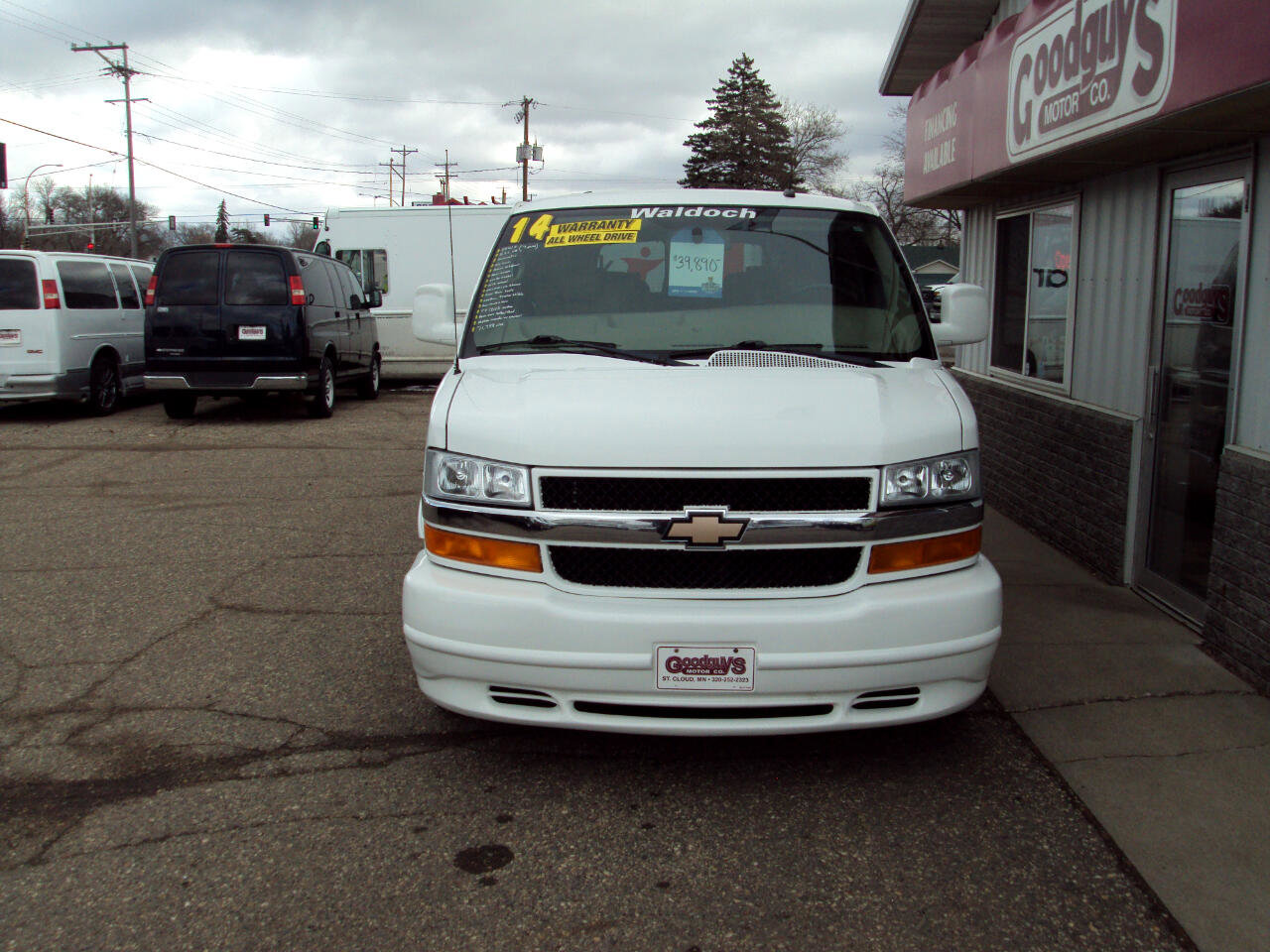 Used 2014 Chevrolet Express 1500 AWD image 3