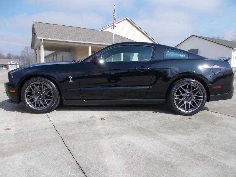 Used 2011 Ford Mustang Shelby GT500 w/ SVT Performance Pkg image 3