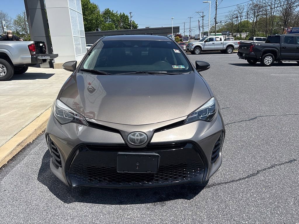 Used 2017 Toyota Corolla SE w/ Carpet Mat Package (TMS) FWD image 2