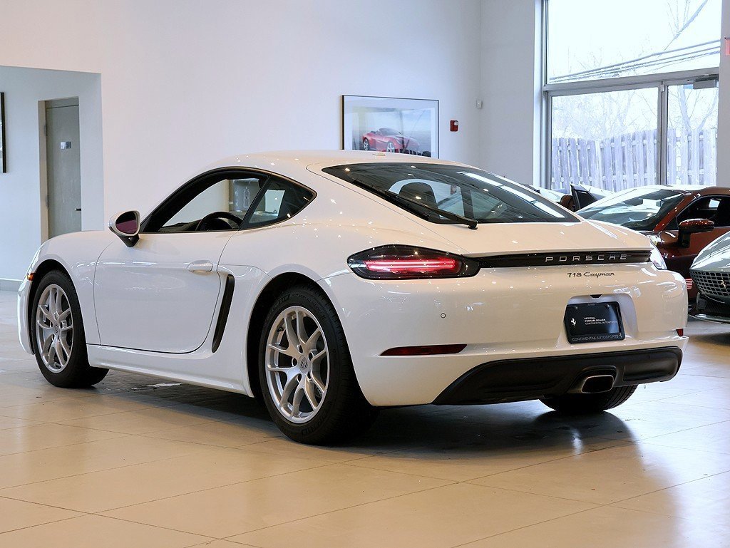 Used 2021 Porsche 718 Cayman image 2
