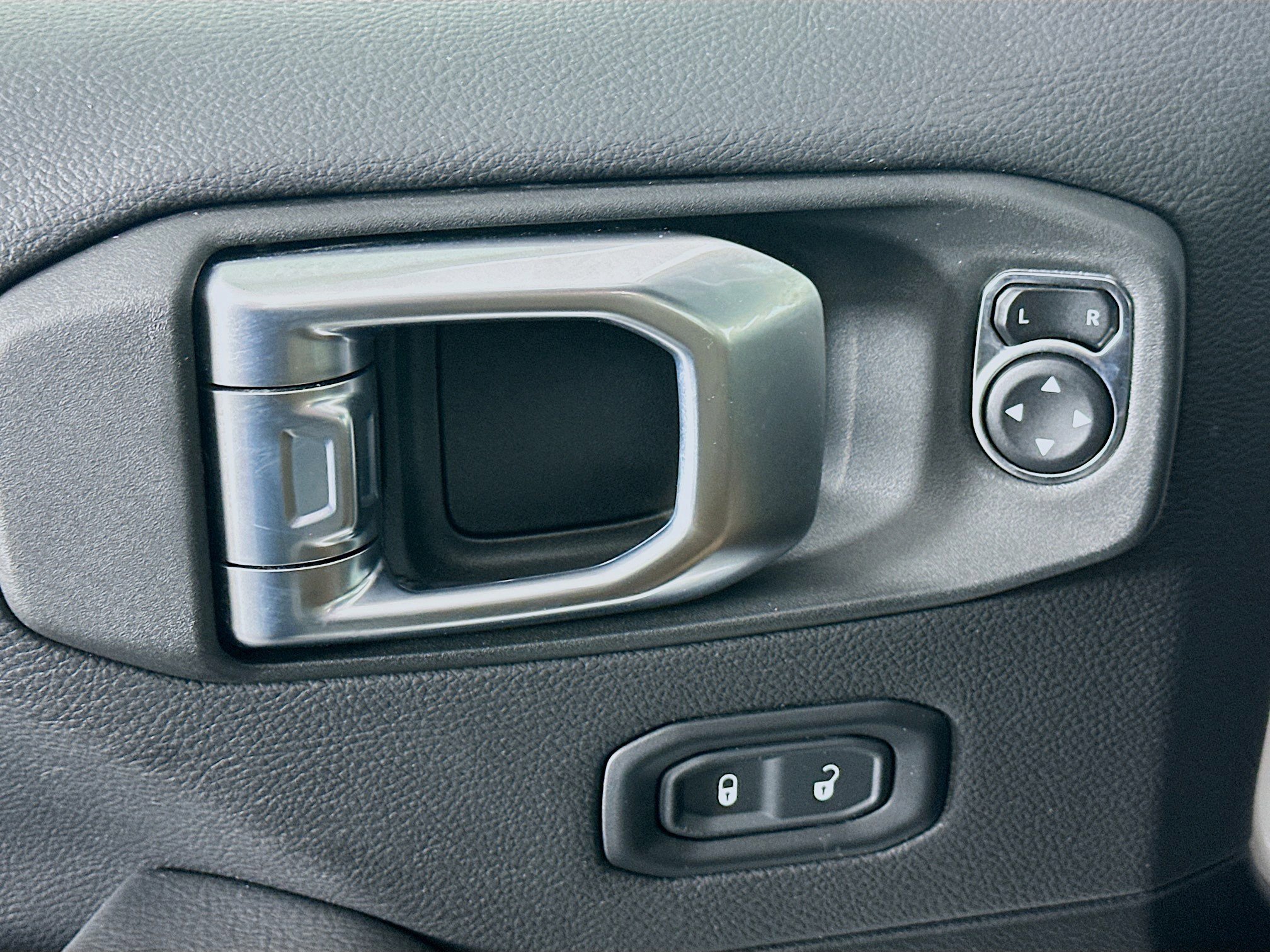 Used 2023 Jeep Wrangler Sahara w/ Cold Weather Group image 15