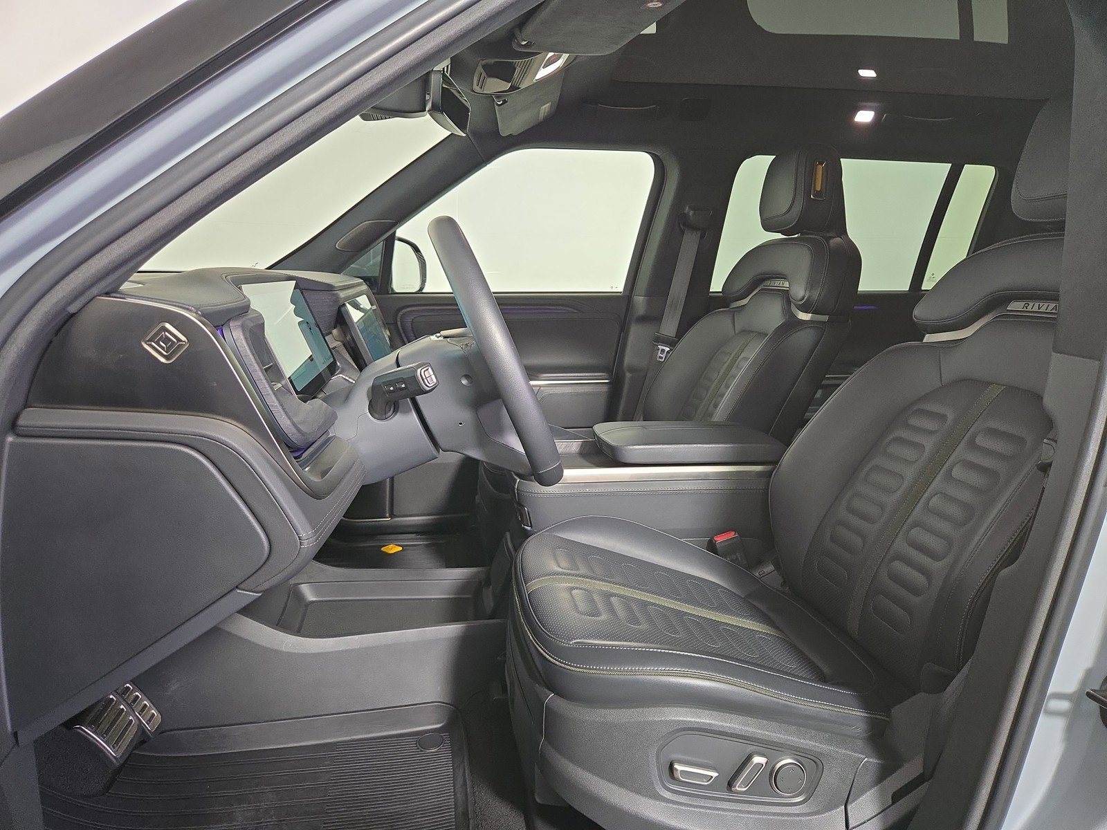 Used 2024 Rivian R1S Adventure AWD/4WD image 20