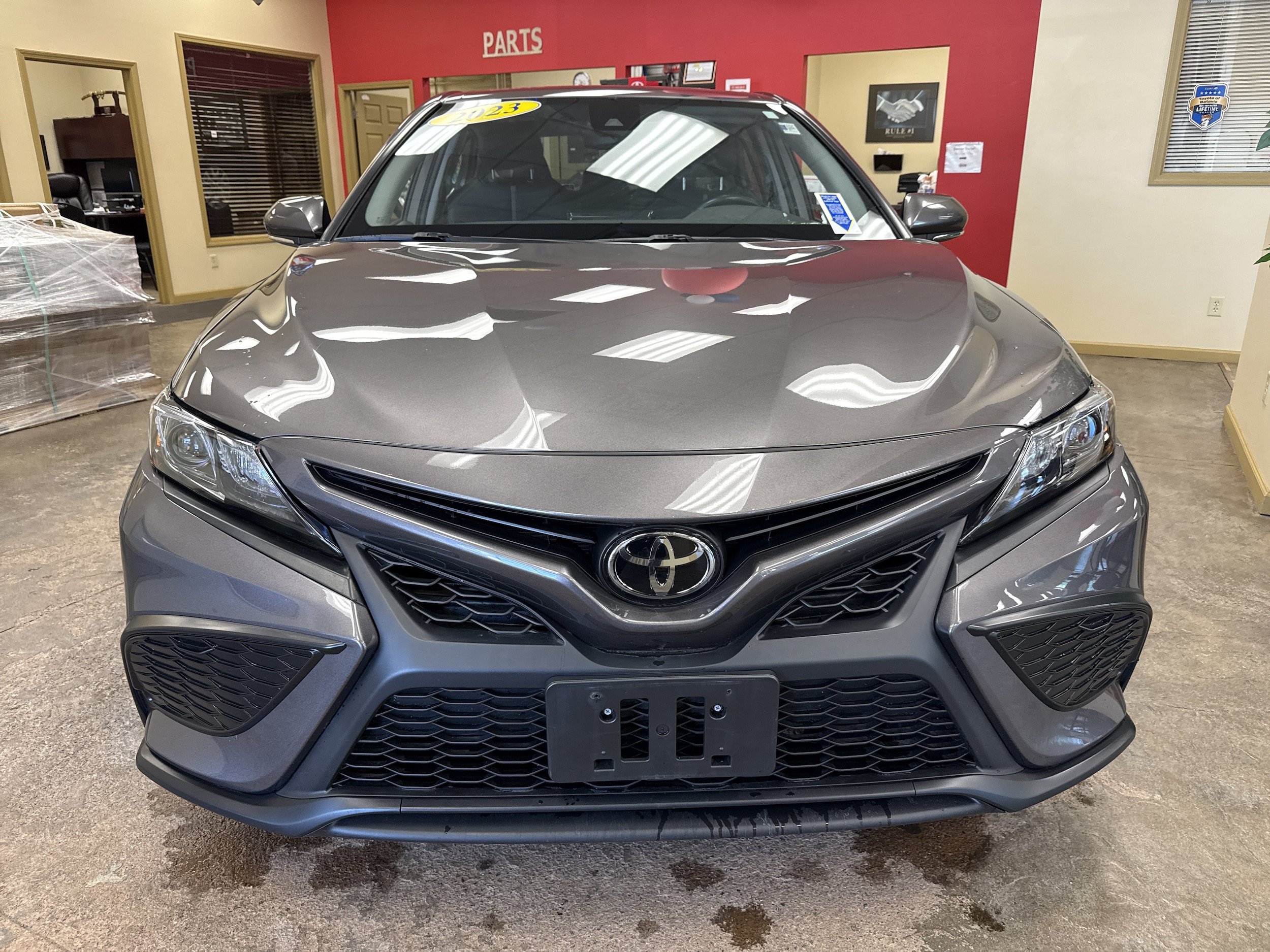 Used 2023 Toyota Camry SE FWD image 2
