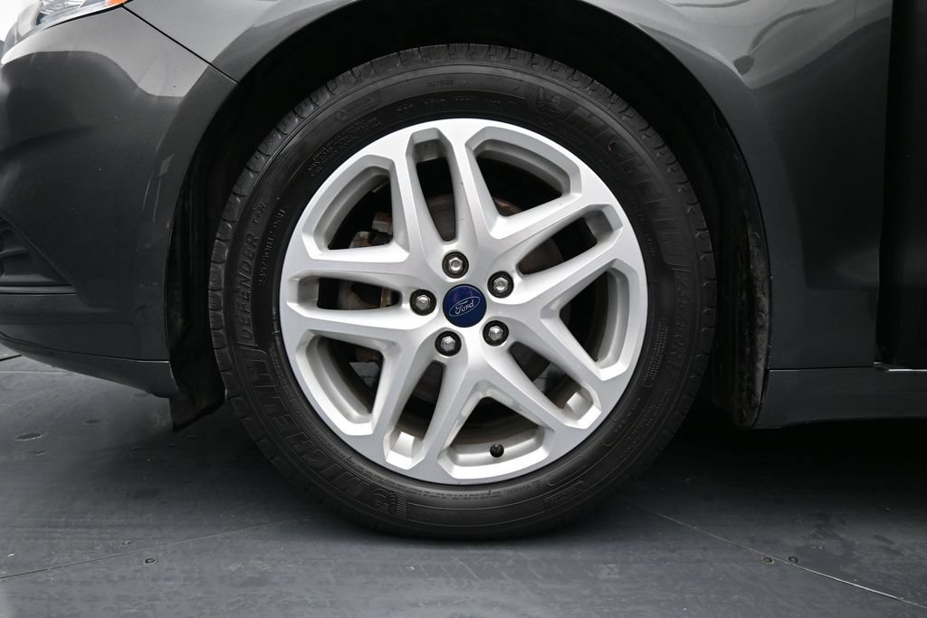 Used 2016 Ford Fusion SE FWD image 26