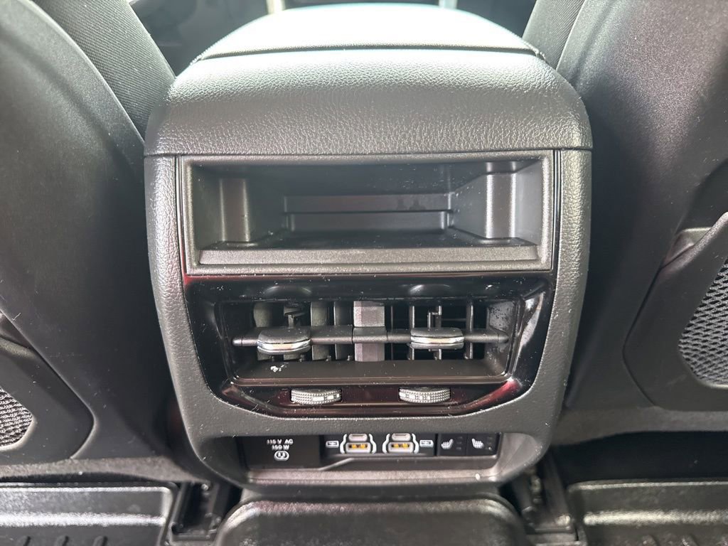 Used 2024 Jeep Grand Cherokee Limited w/ Black Appearance Package image 23