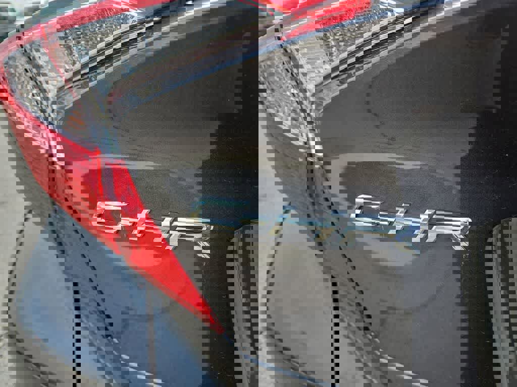 Used 2019 Toyota C-HR XLE image 18