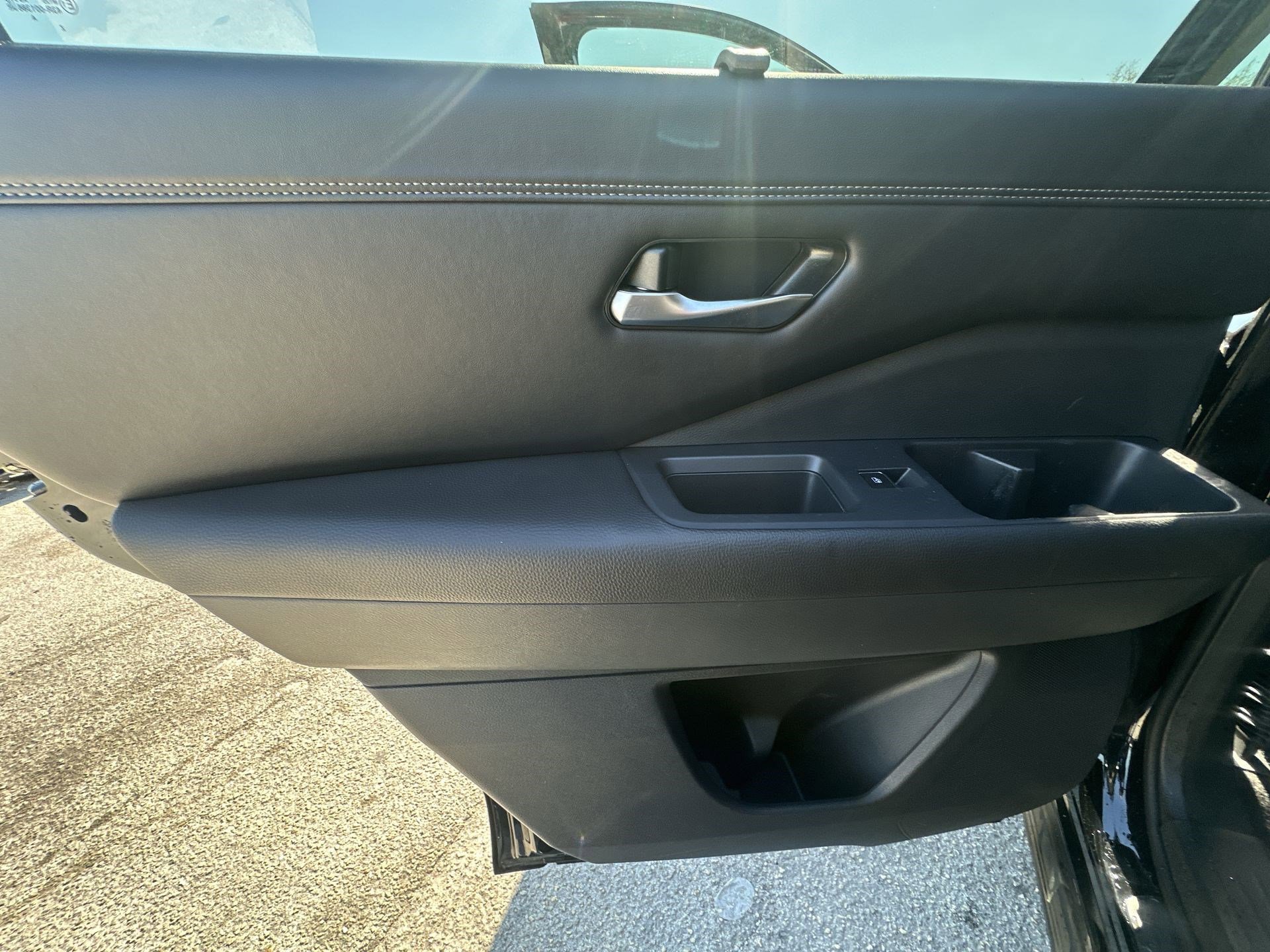 Used 2024 Nissan Pathfinder Platinum w/ Cargo Package image 29