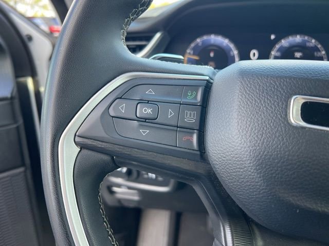 Used 2023 Jeep Grand Cherokee L Laredo image 14