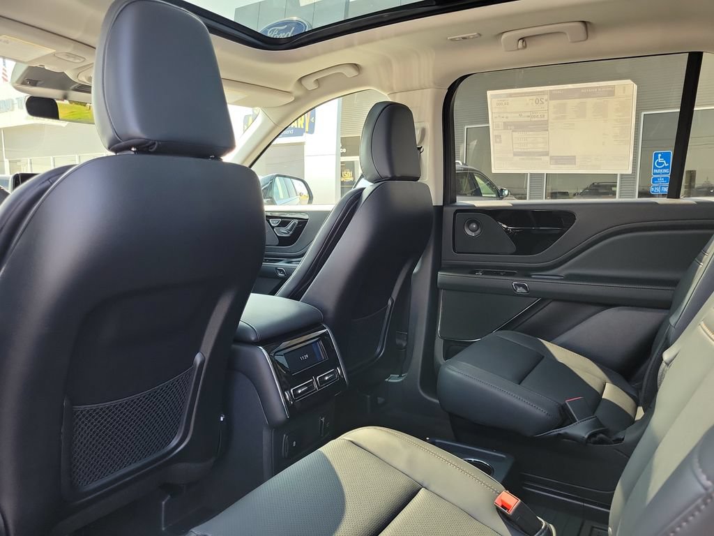 New 2026 Lincoln Aviator AWD image 16