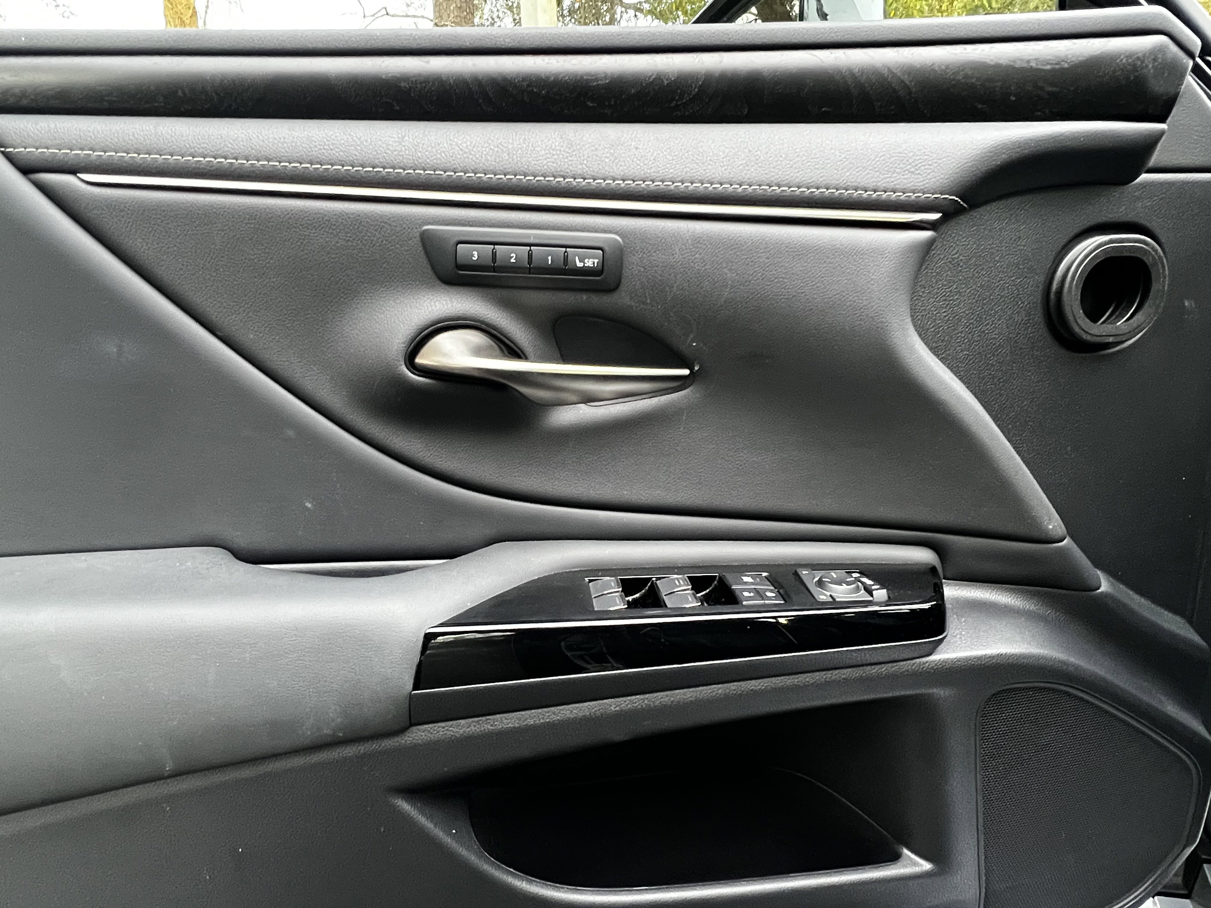 Certified 2022 Lexus ES 350 w/ Premium Package image 13