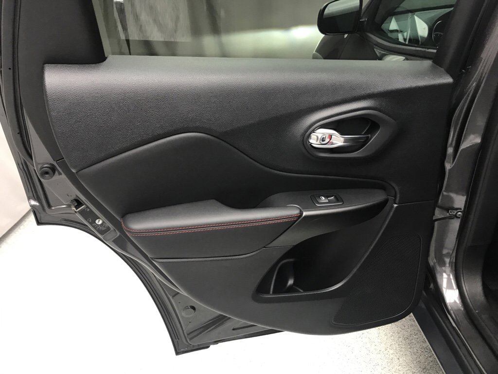 Used 2022 Jeep Cherokee Trailhawk w/ Premium Leather Package image 13