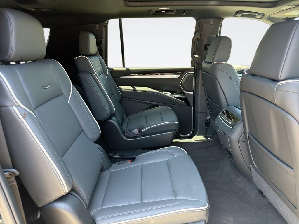 Certified 2026 Cadillac Escalade ESV Luxury RWD image 29