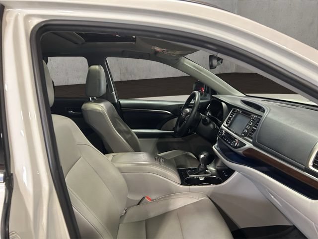 Used 2016 Toyota Highlander Limited AWD/4WD image 19