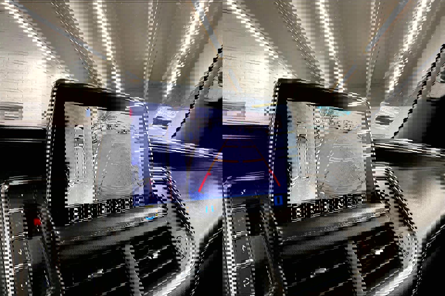 Used 2021 Chevrolet Suburban Z71 w/ Z71 Signature Package image 26