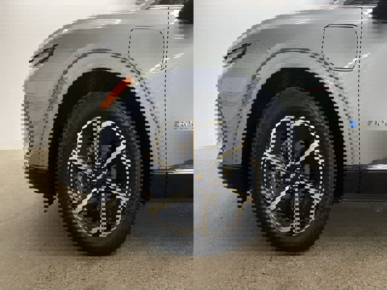 Used 2025 Chevrolet Equinox EV LT w/ Convenience Package image 11