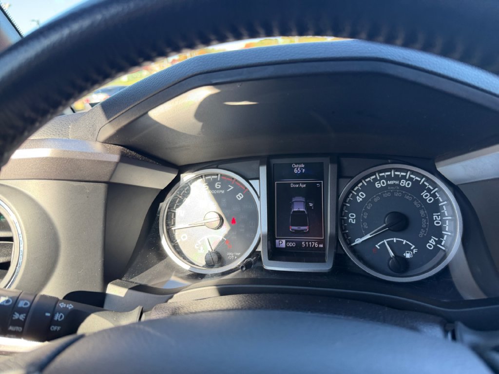 Used 2016 Toyota Tacoma Limited w/ Towing Package AWD/4WD image 20
