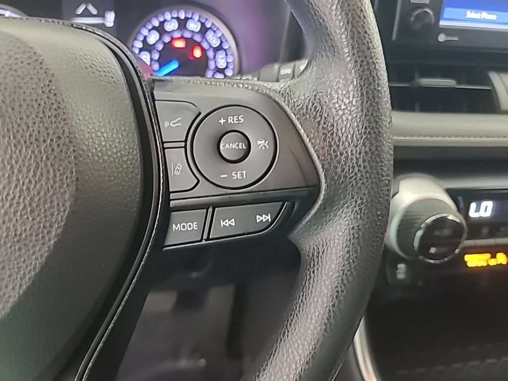 Used 2021 Toyota RAV4 XLE AWD/4WD image 29