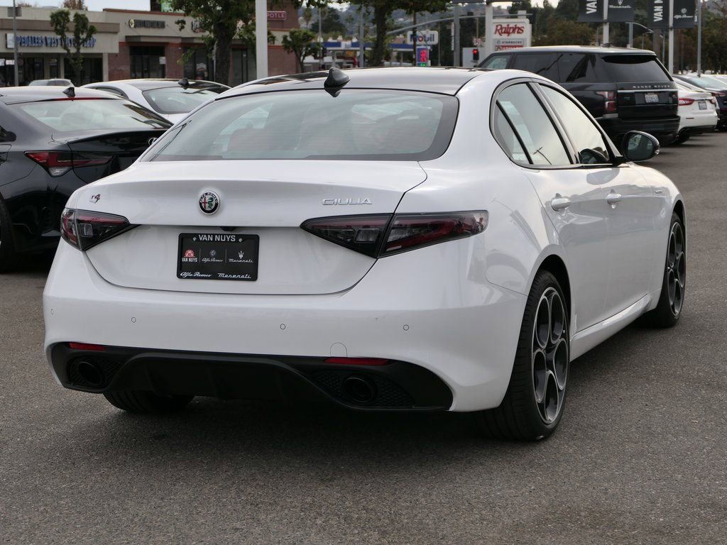 New 2025 Alfa Romeo Giulia AWD image 6