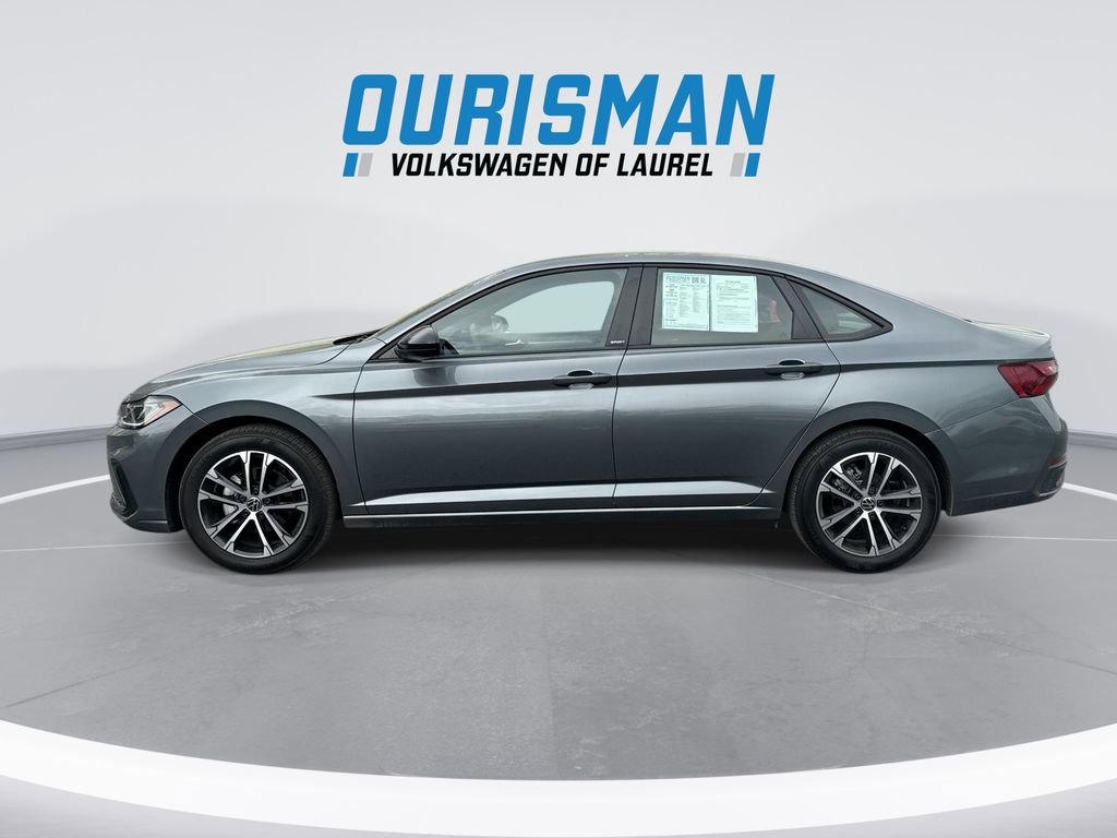 Used 2025 Volkswagen Jetta Sport image 5