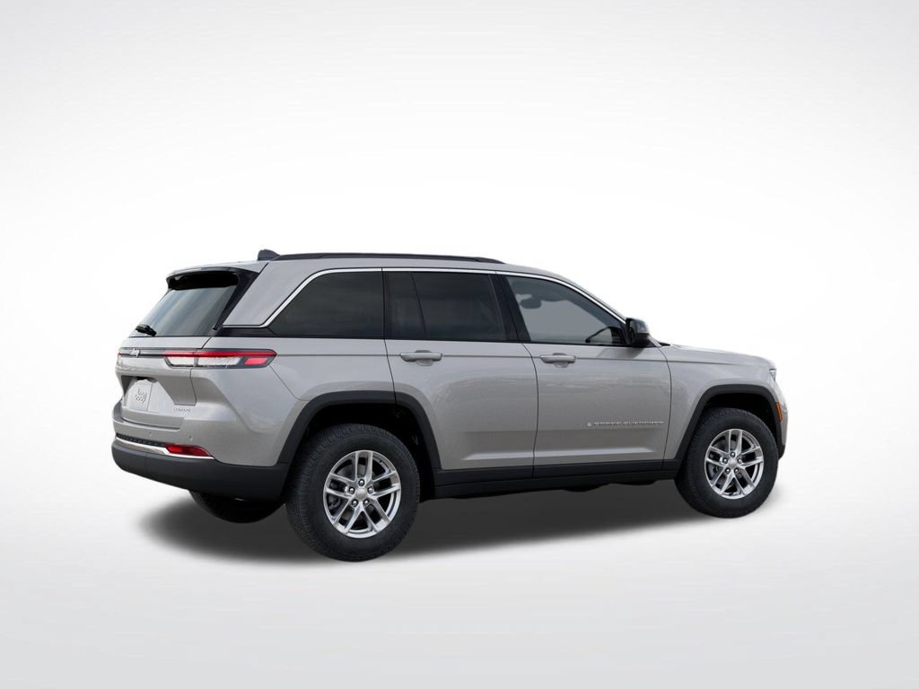 Used 2025 Jeep Grand Cherokee Laredo X w/ Luxury Tech Group I AWD/4WD image 5