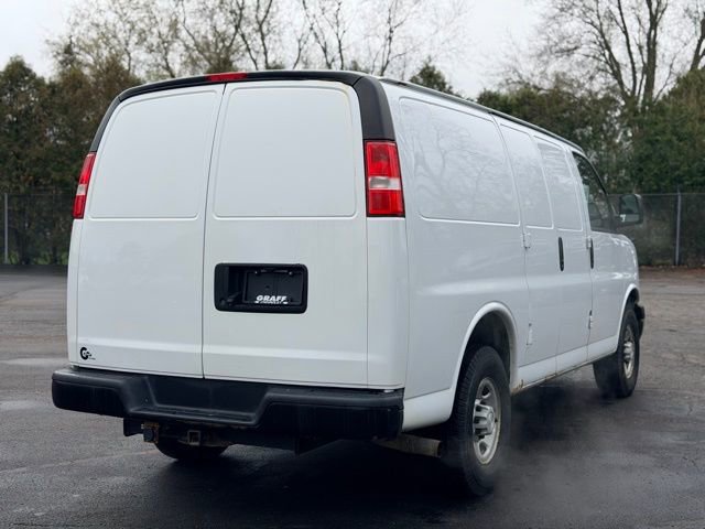 Used 2018 Chevrolet Express 2500 w/ Driver Convenience Package RWD image 3