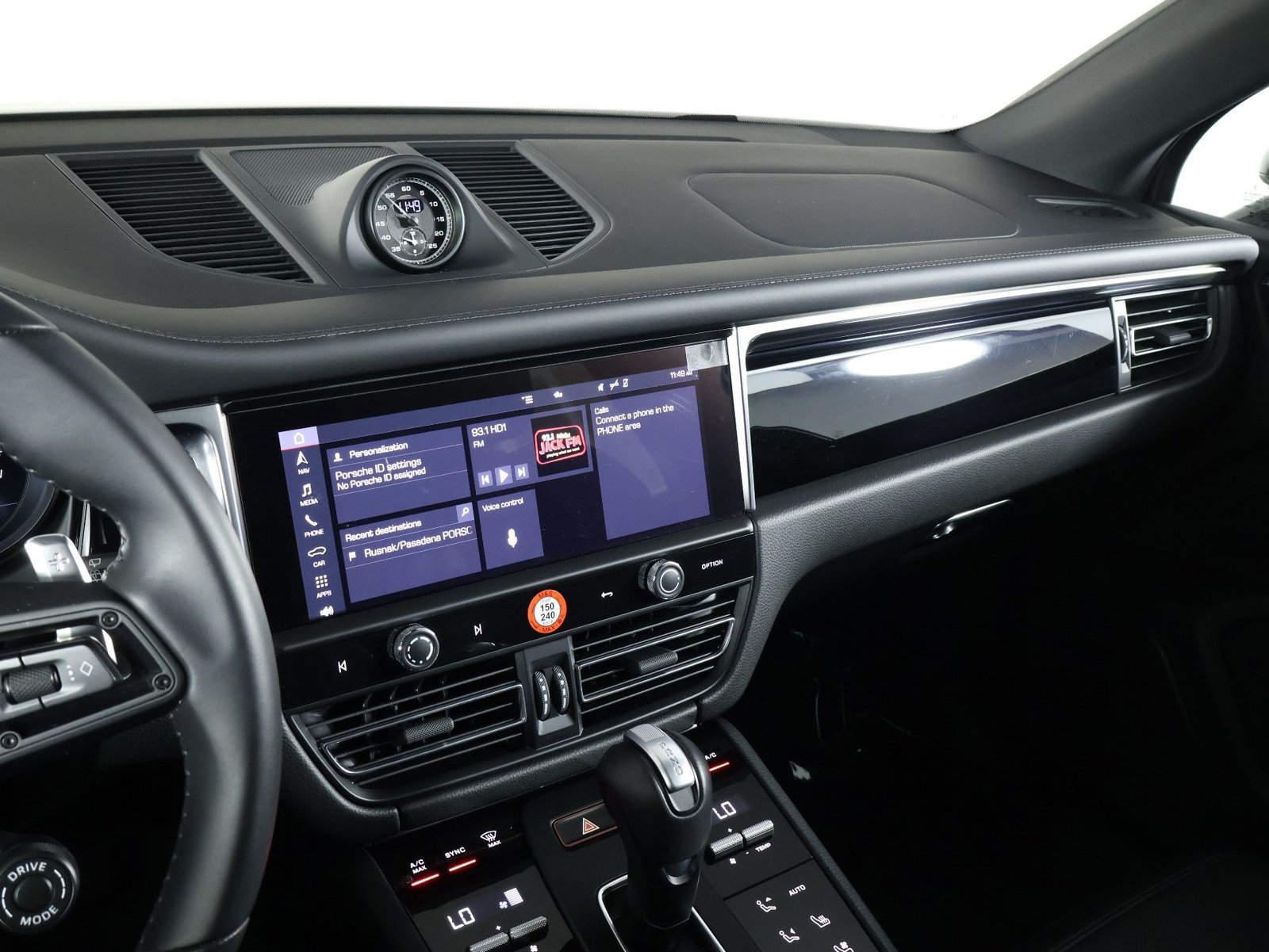 Certified 2026 Porsche Macan Turbo AWD/4WD image 13