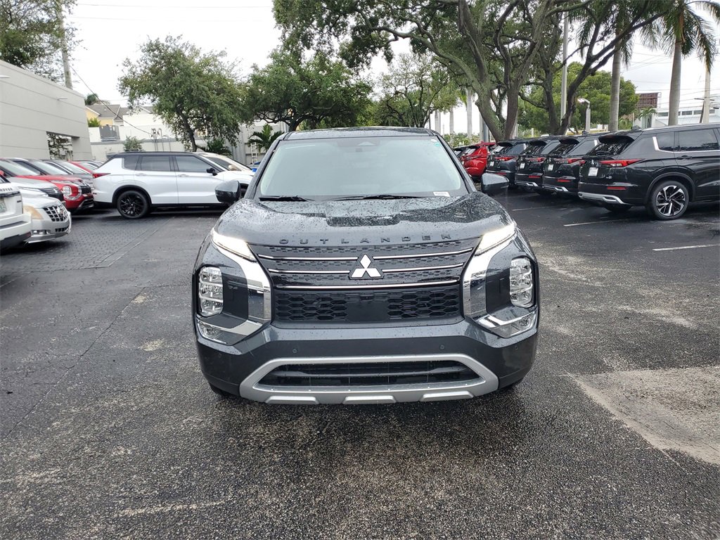 New 2025 Mitsubishi Outlander SE image 2