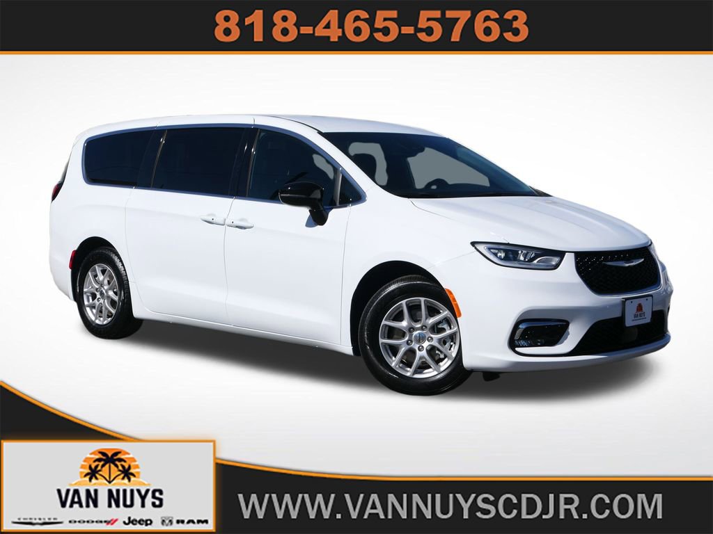 Used 2024 Chrysler Pacifica Touring image 1