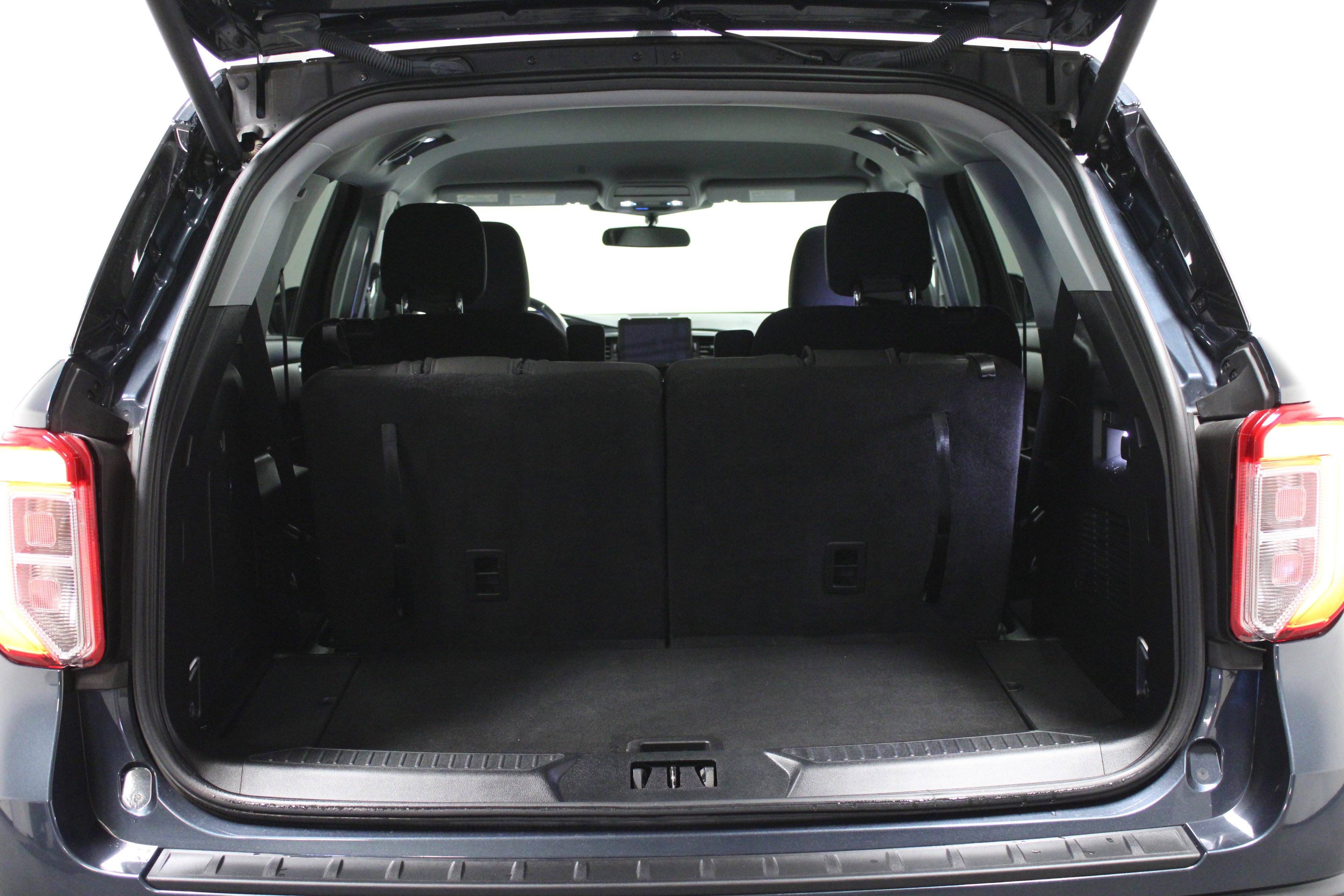 Used 2023 Ford Explorer XLT image 15