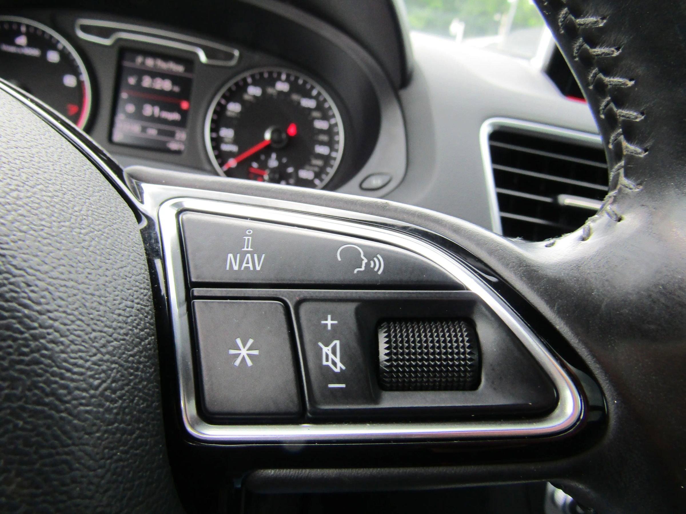 Used 2015 Audi Q3 2.0T Premium Plus image 33