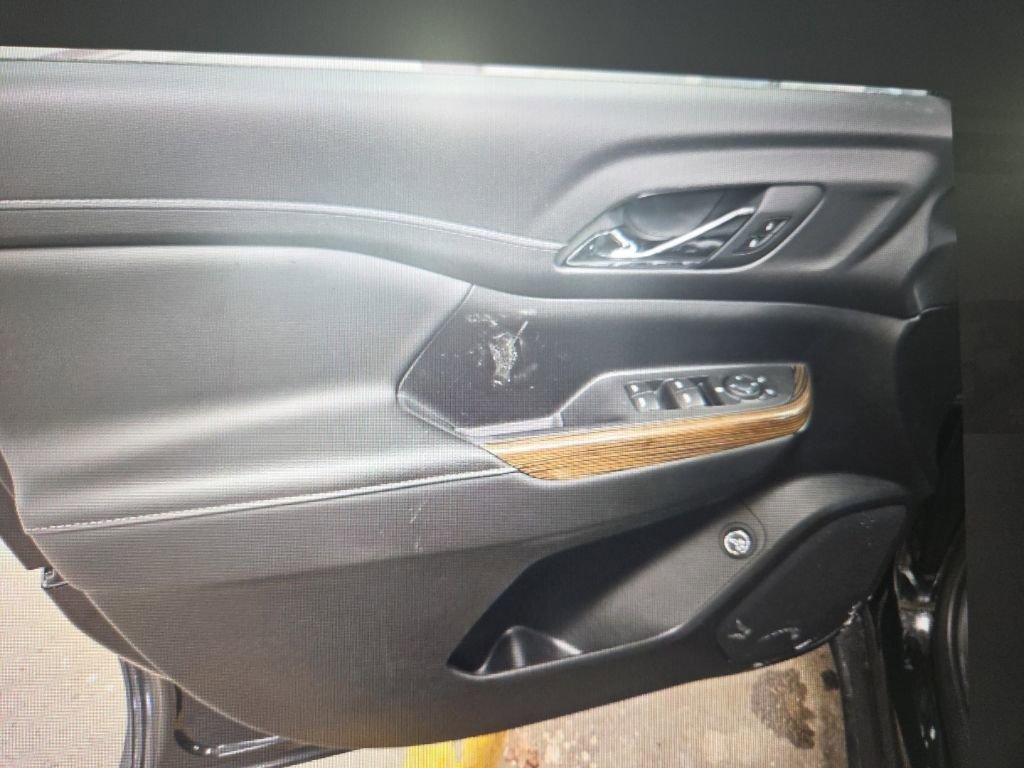 Used 2023 GMC Acadia SLE w/ Driver Convenience Package image 14