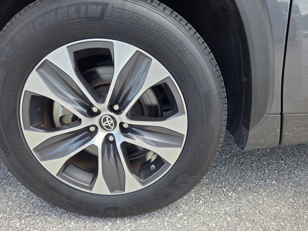 Used 2022 Toyota Highlander XLE image 10