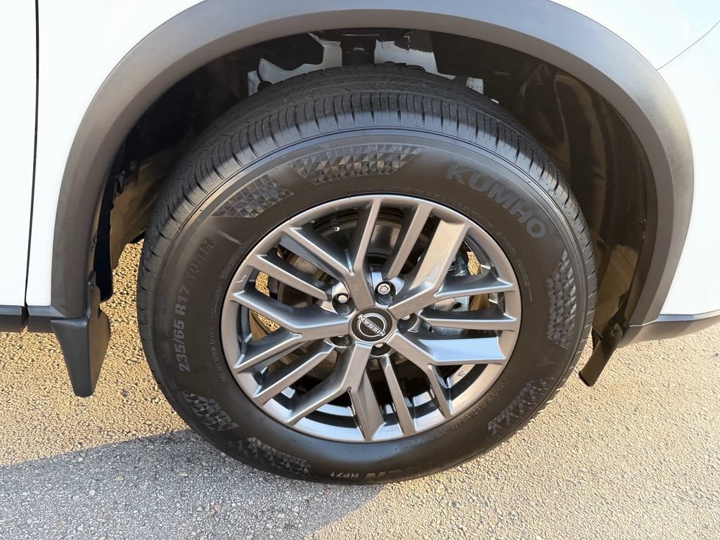 Used 2025 Nissan Rogue S FWD image 18