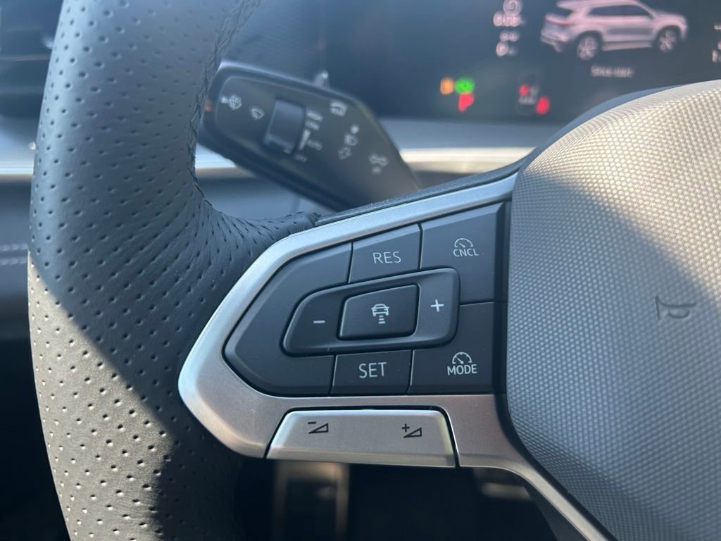 New 2026 Volkswagen Tiguan SE R-Line FWD image 21