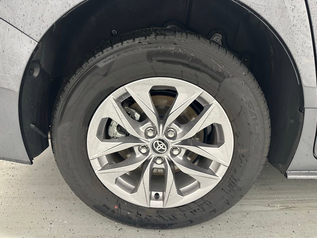 Used 2025 Toyota Sienna LE image 70