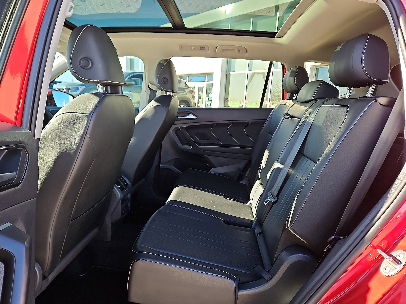 Certified 2023 Volkswagen Tiguan SE w/ Panoramic Sunroof Package image 9