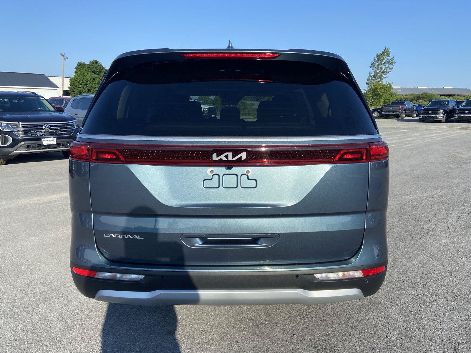 Used 2023 Kia Carnival EX FWD image 9