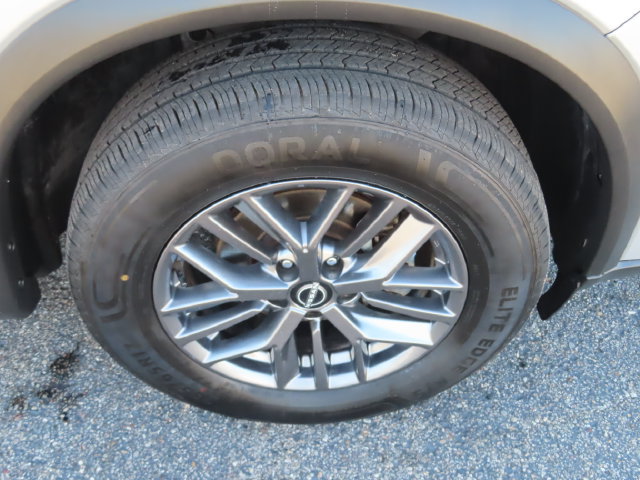 Used 2024 Nissan Rogue S AWD/4WD image 13